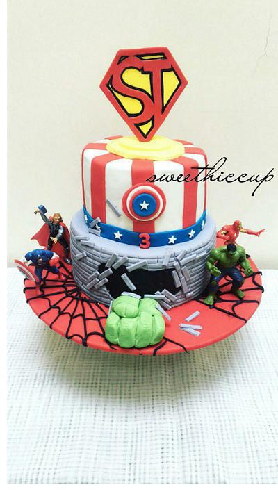 Superheroes  fun  - Cake by Sweethiccup