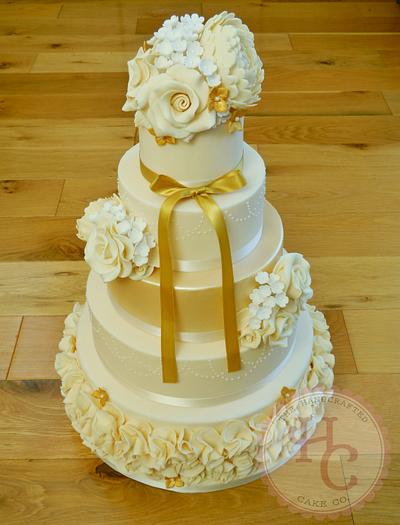 Ivory elegance - Cake by thehandcraftedcake