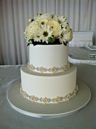 Elegant cake - Cake by Rachel