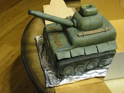 Army Tank - Cake by Lou Hyson