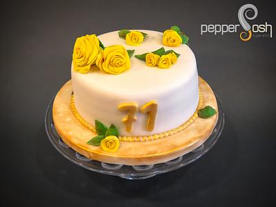 Yellow Roses - Cake by Pepper Posh - Carla Rodrigues