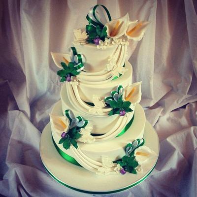 Singapore Orchid and Calla Lily Wedding Cake - Cake by Dee