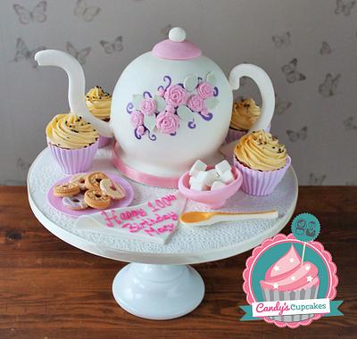 Teapot cake for a 100 year old lady - Cake by Candy's Cupcakes