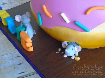 Mischievous Mice - Cake by TrudyCakes