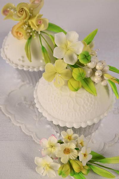 Corsage Cupcakes - Cake by Hilary Rose Cupcakes