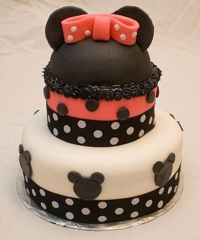 Minnie Mouse - Cake by MissasMasterpieces
