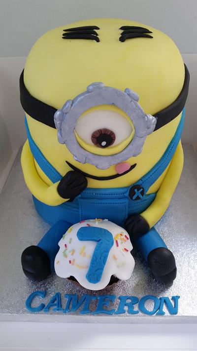 Minion - Cake by cakefiction