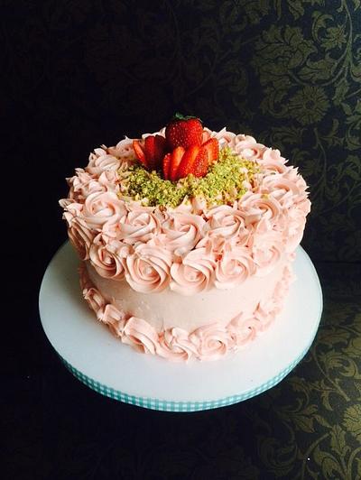 cake Pistachio and Strawberries - Cake by Nurisscupcakes