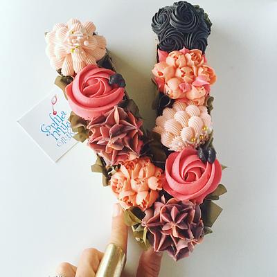 Cupcake Monogram      - Cake by Sophia Mya Cupcakes (Nanvah Nina Michael)