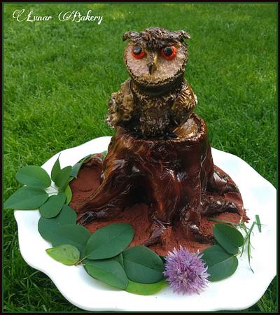 Little owl on a treetrunk - Cake by Lunar Bakery
