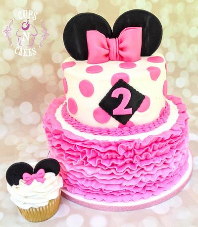 Minnie Mouse - Cake by Cups-N-Cakes 
