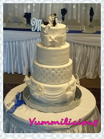 white wedding  - Cake by Yummilicious