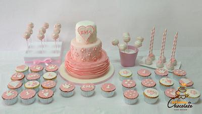 The cake with cupcakes and cakepops - Cake by Silvia Cruz
