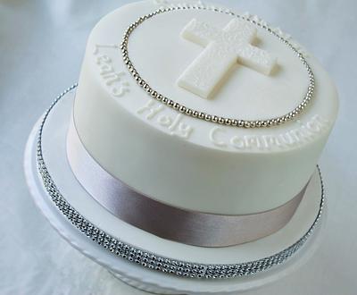 Holy Communion  - Cake by Candy's Cupcakes