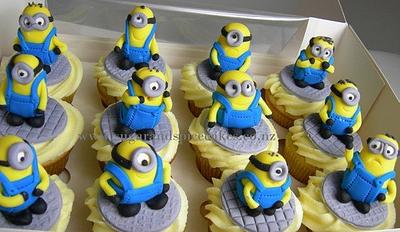 Minions' Cupcakes - Cake by Mel_SugarandSpiceCakes