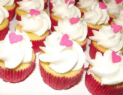 Mini pink hear cupcakes - Cake by RockinLayers