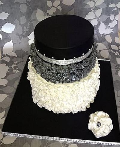 Ruffle anniversary cake - Cake by Mandy