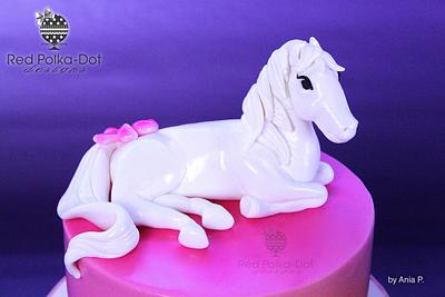 White horse - Cake by RED POLKA DOT DESIGNS (was GMSSC)