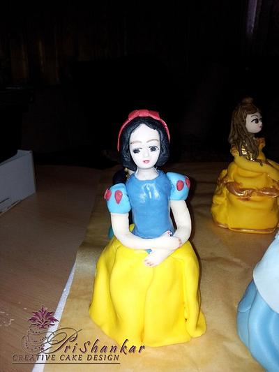 Disney princesses - Cake by Mary Yogeswaran