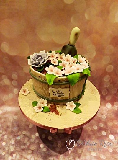 Petunia planter (Torte D'incanto design)  - Cake by White Rose Bakery