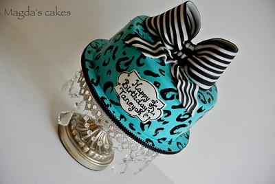 black and white bow - Cake by Magda's cakes