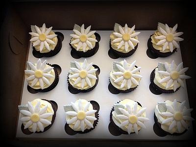 Daisy Cupcakes - Cake by Jennifer Jeffrey