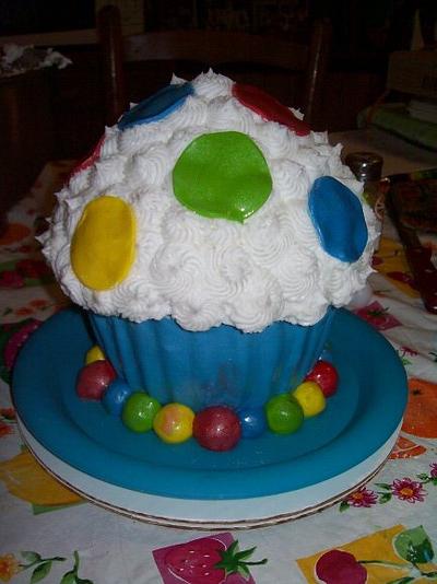 Giant Cupcake - Cake by AneliaDawnCakes