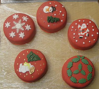 Small red christmas cakes - Cake by Anka