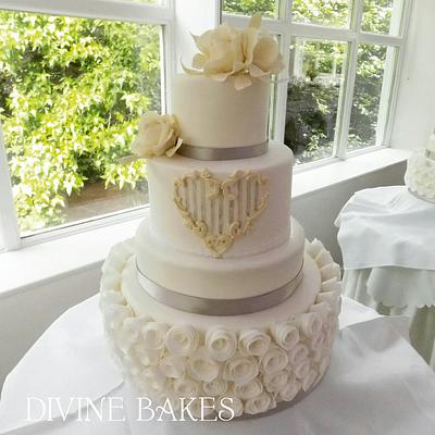 White and Ivory wedding cake - Cake by Divine Bakes