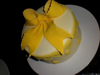 Yellow Bow  - Cake by Sugarart Cakes