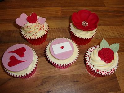 Valentines Day - Cake by Sam's Cupcakes