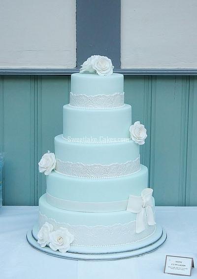 Blue and white wedding cake - Cake by Tamara