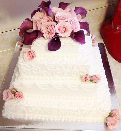 WHITE SWIRLY LILLY CAKE - Cake by GABRIELA AGUILAR
