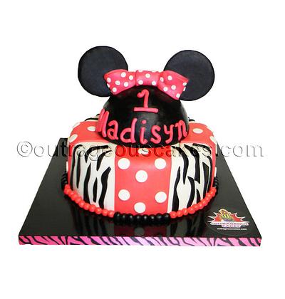 Minnie mouse cake - Cake by  Outrageous Cakes Tampa Bakery