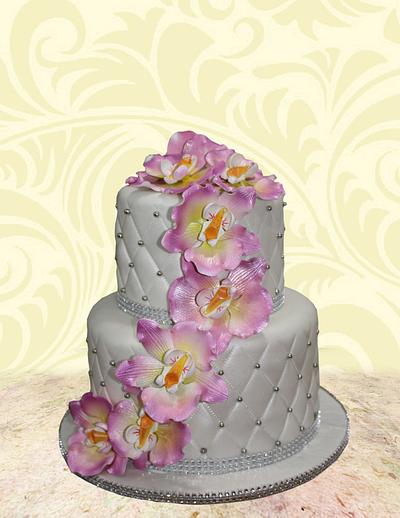 Floral Accents - Cake by MsTreatz