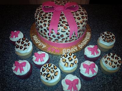 Super  Girly Leopard and Bows - Cake by Yum Cakes and Treats
