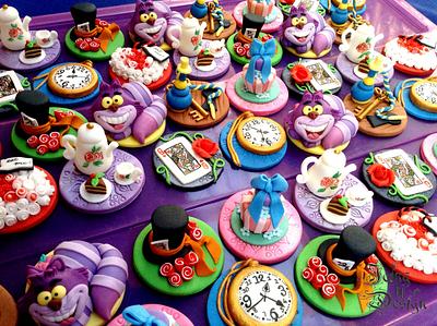Alice in Wonderland cupcake toppers - Cake by Jennifer