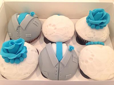 Bride & Groom sample box  - Cake by Kelly Ellison