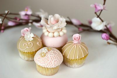 Vintage Mini Cupcakes - Cake by TLC