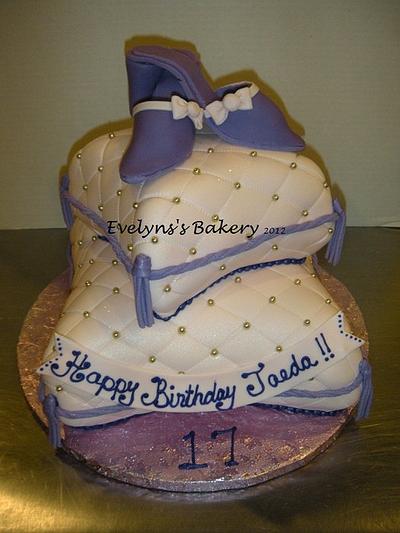 Pillow cakes - Cake by Evelyn Vargas