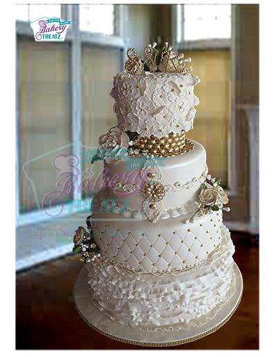 White and gold wedding cake - Cake by MsTreatz