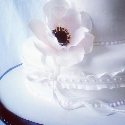 Sugar Anemones  - Cake by Audrey