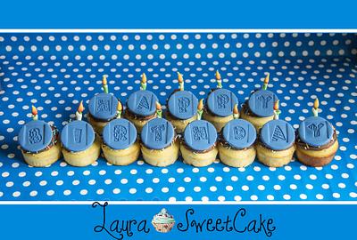 Cupcakes - Cake by Laura Dachman