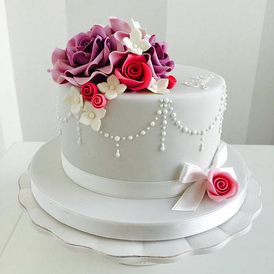 Vintage roses - Cake by Bella's Bakery