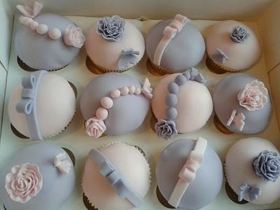 pink and lilac flower bow cakes - Cake by Love it cakes
