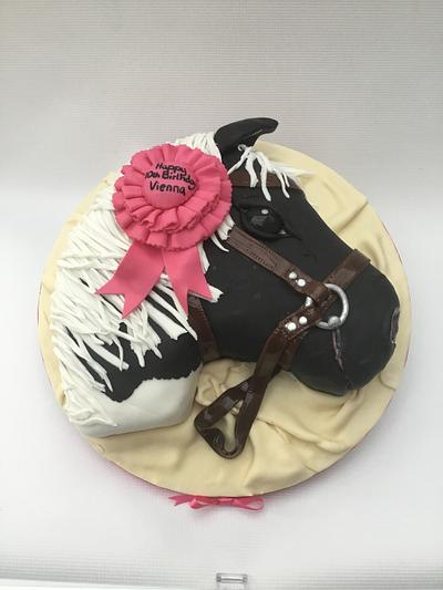 Horse's head  - Cake by lorraine mcgarry