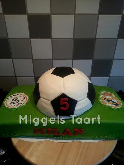 football cake - Cake by henriet miggelenbrink