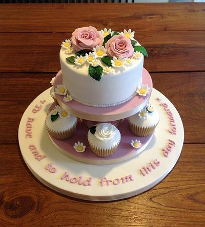 Anniversary cake with rolled fondant cupcakes - Cake by Cakes Honor Plate