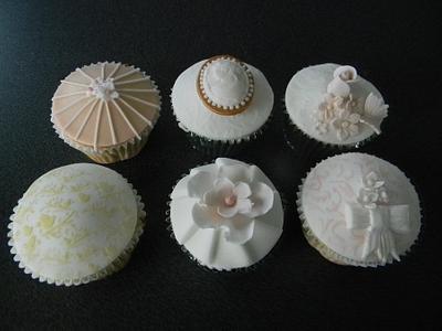 Wedding cupcake Test - Cake by Lesley