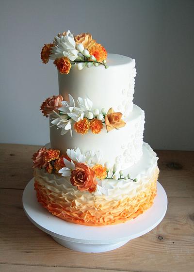 White / orange wedding cake - Cake by Agnieszka Czocher